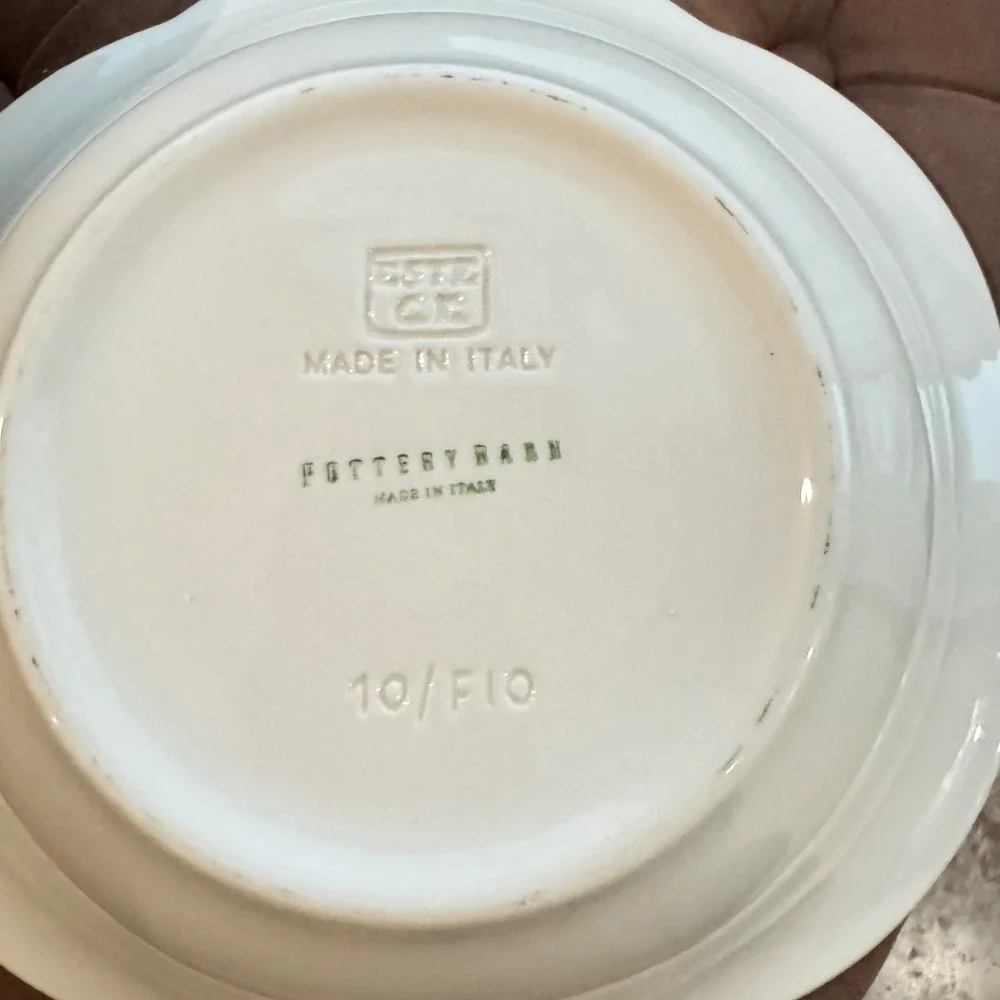 Pottery Barn Este Italy Scalloped Gold Rim Large Serving Bowls Set‎ of 2 Ceramic